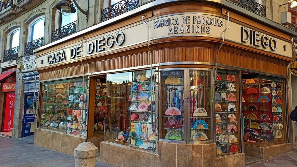 Fachada de Casa Diego, tienda de abanicos.