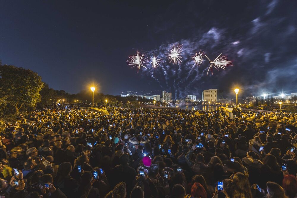 Fuegos artificiales en Parque Pradolongo Usera Madrid Año Nuevo Chino 2024