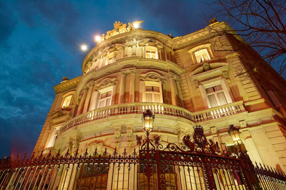 Palacio de Linares de noche