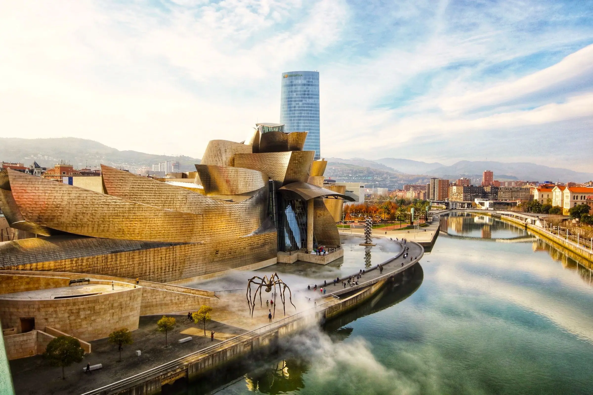 Tour por el Exterior del Museo Guggenheim de Bilbao