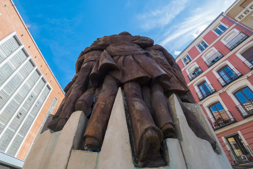 Tour de la Memoria Democrática (estatua de El Abrazo)